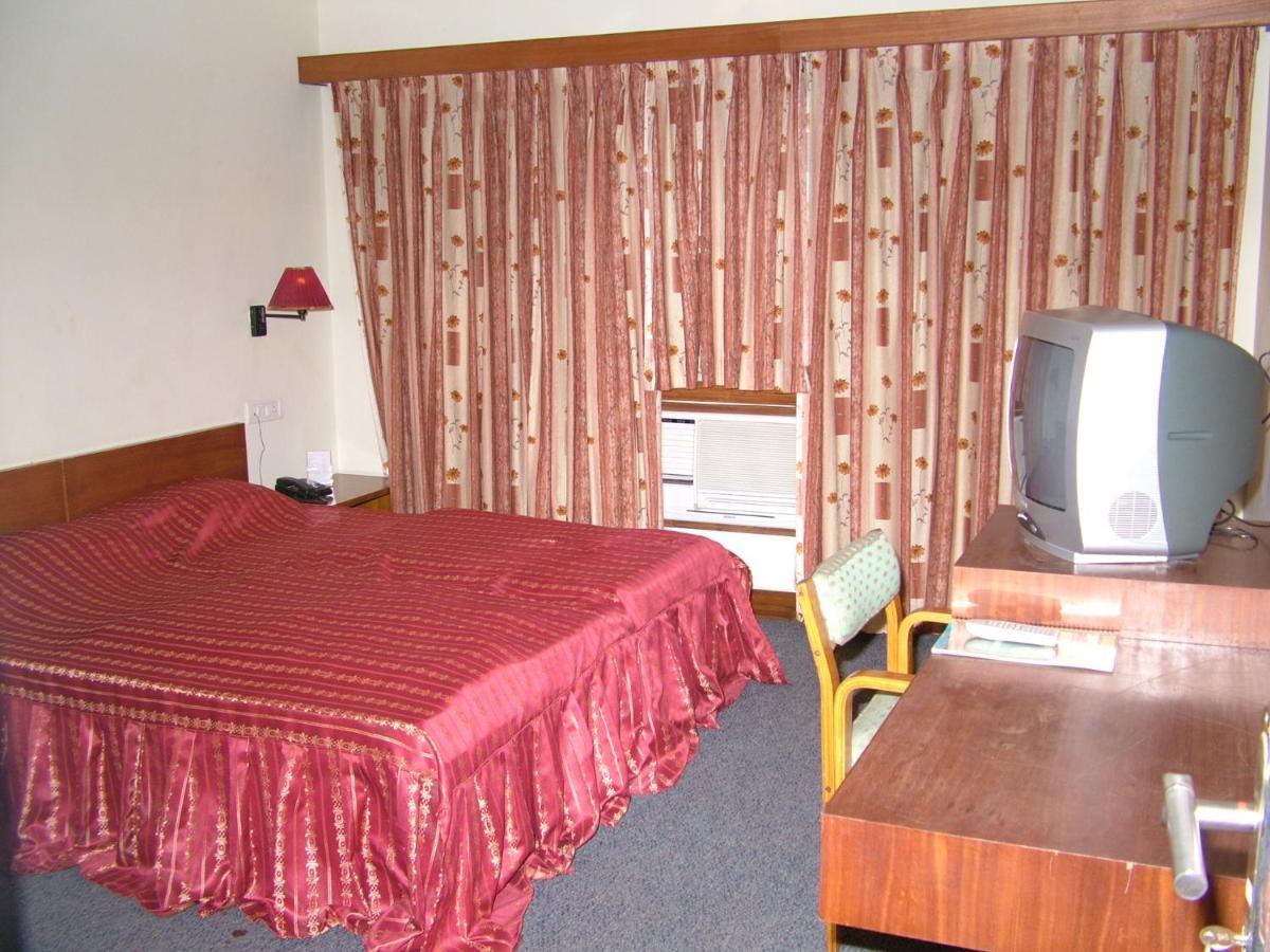 Hotel Vip'S Club Rāipur Esterno foto