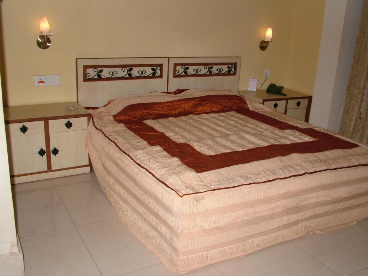 Hotel Vip'S Club Rāipur Esterno foto